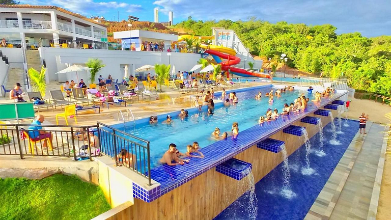 Apartamento Resort do Lago com roupas cama e banho
