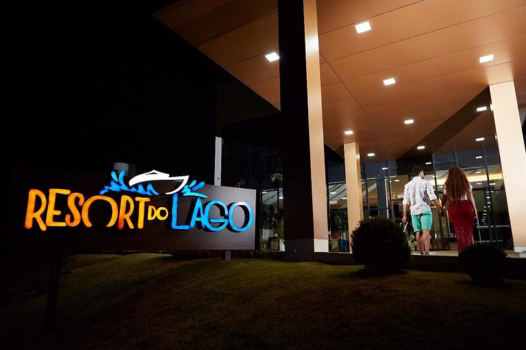 Apartamento Resort do Lago com roupas cama e banho