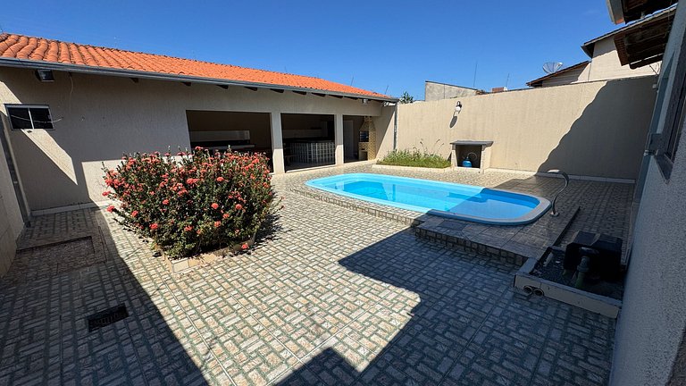 Casa c/ 3 quartos completa com piscina aquecida