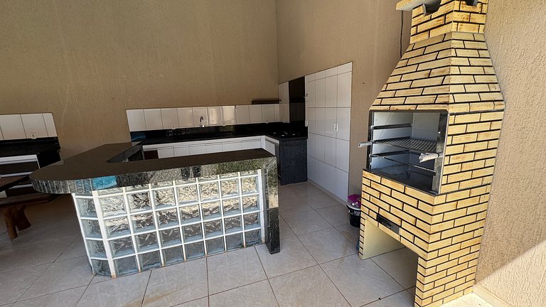 Casa c/ 3 quartos completa com piscina aquecida
