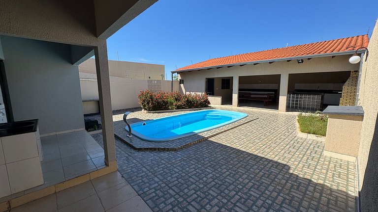 Casa c/ 3 quartos completa com piscina aquecida